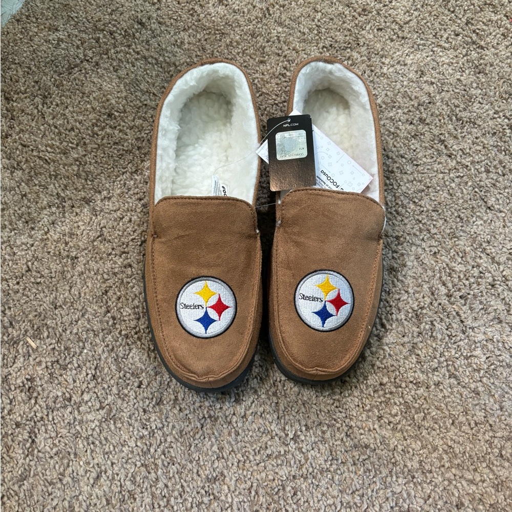 Men’s Steelers slippers size Medium